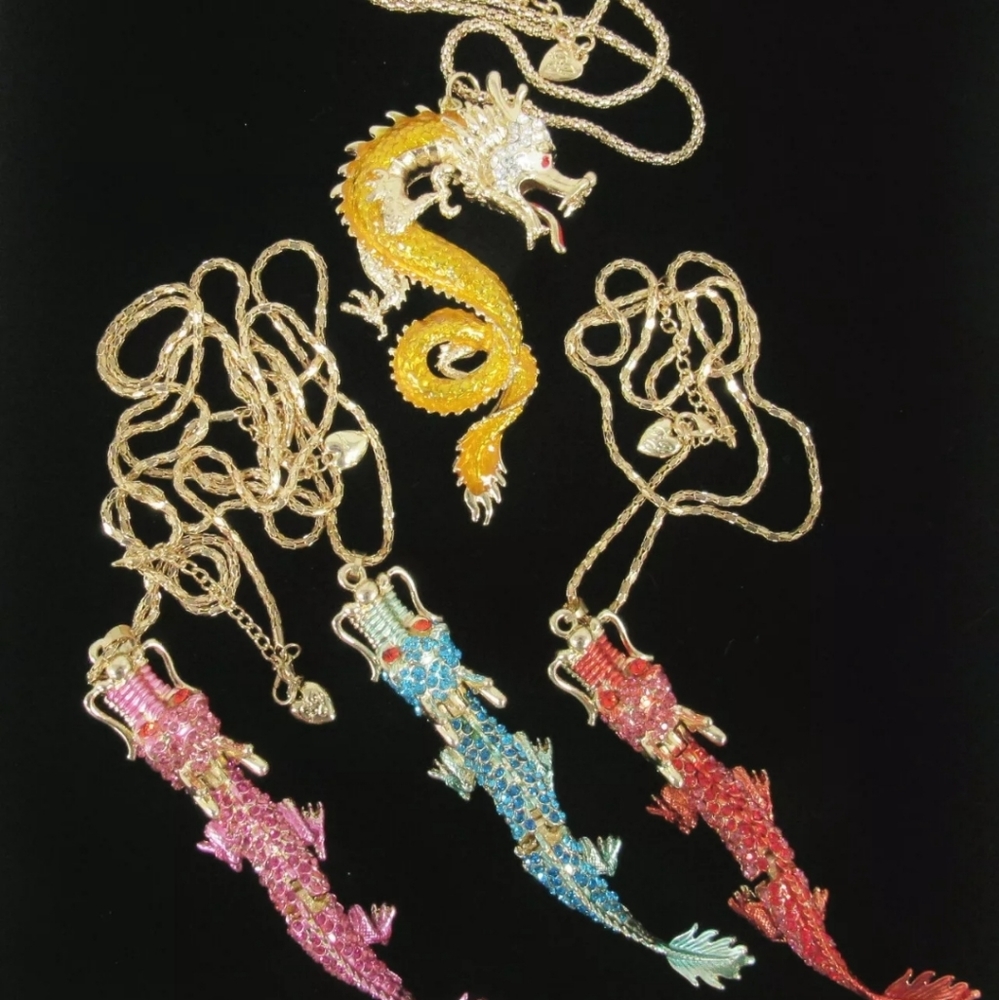 Betsey johnson NWT dragon necklace